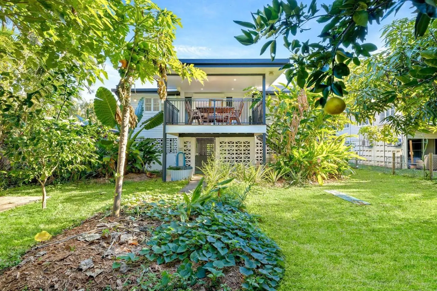 \'Palm Paradise\' Garden Getaway Near Cairns location